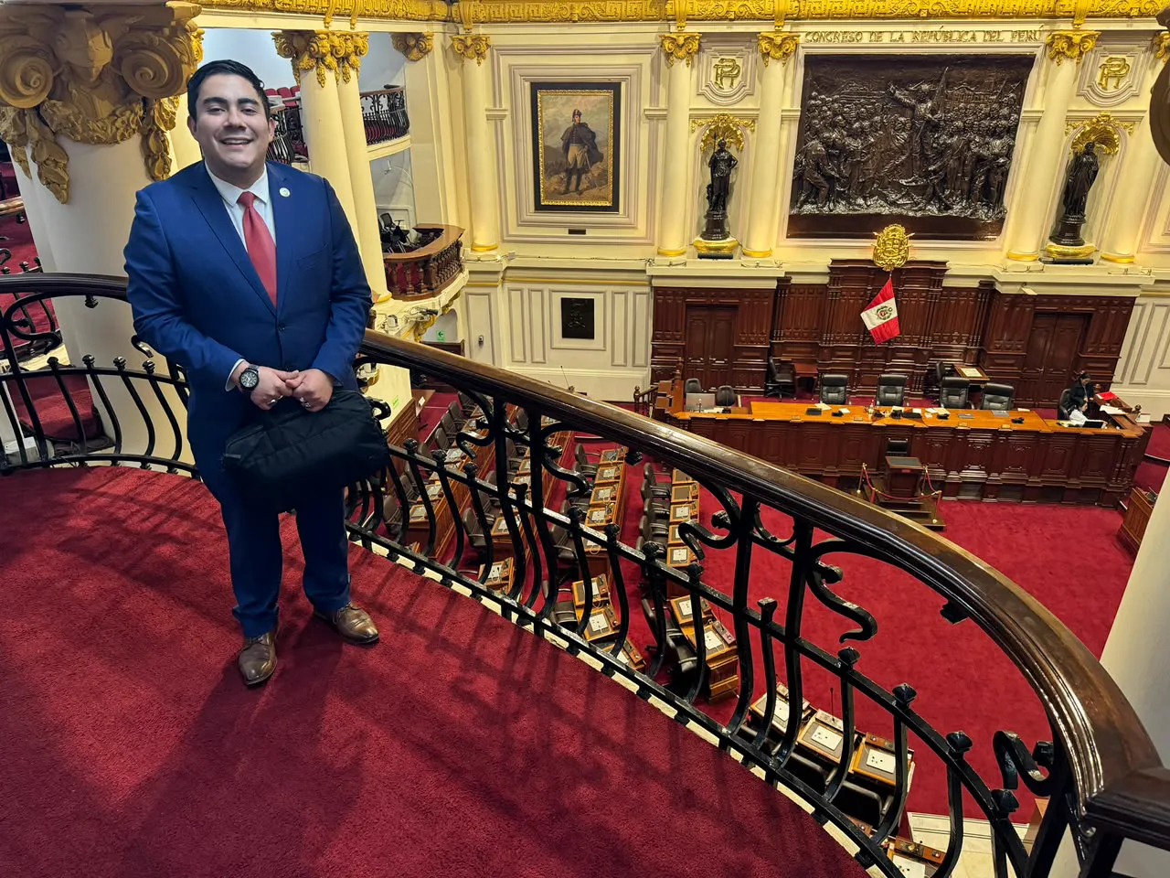 A man in a suit in the chamber of the Congress of the Republic of Peru